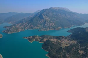 Καλύτερα τα νέα για τη λίμνη του Μόρνου μετά τις βροχές – «Δεν πρέπει να εφησυχάσουμε», λένε οι ειδικοί