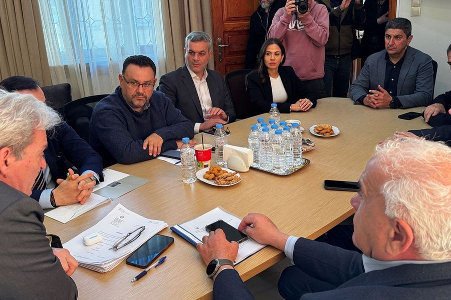 Συνάντηση Αλέξη Καλοκαιρινού με τους Βουλευτές Ηρακλείου – Λειψυδρία και ΒΟΑΚ στο τραπέζι