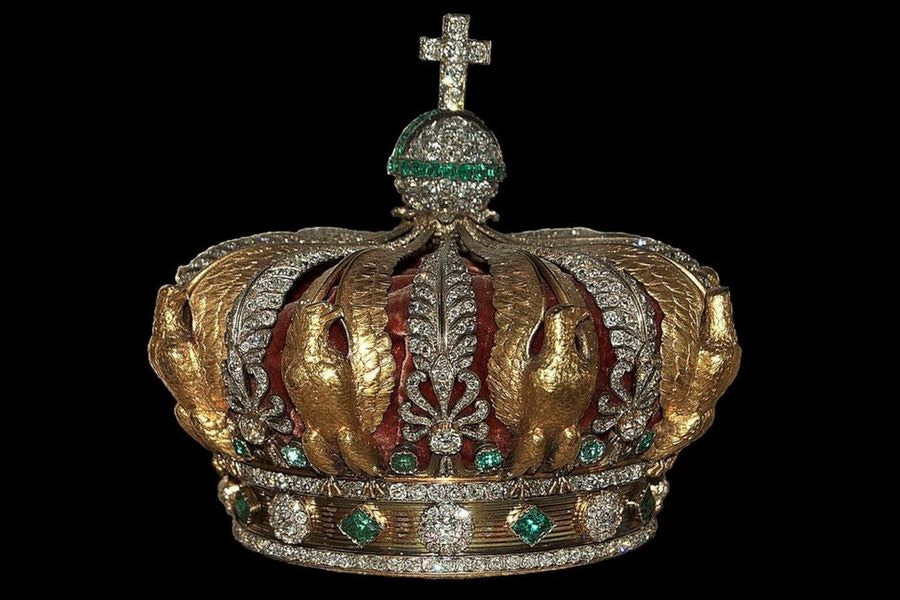 Το Λούβρο έδειξε φωτογραφίες της κατεστραμμένης τιάρας που διέλυσαν οι ληστές