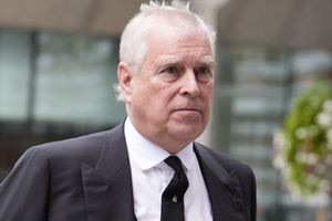 Η βρετανική αστυνομία συνέλαβε τον έκπτωτο πρίγκιπα Άντριου για παράβαση καθήκοντος σχετικά με την υπόθεση Επστάιν