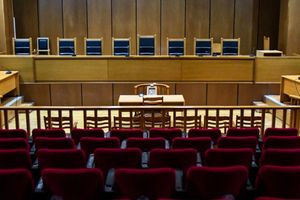 Ένοχος ο ηθοποιός για βιασμό και δύο απόπειρες βιασμού, φυλάκιση τεσσάρων ετών με αναστολή μέχρι την έφεση