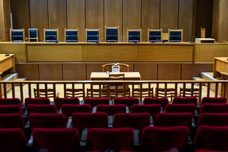 Ένοχος ο ηθοποιός για βιασμό και δύο απόπειρες βιασμού, φυλάκιση τεσσάρων ετών με αναστολή μέχρι την έφεση