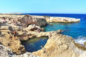 Δύο ελληνικά νησιά στη λίστα με τους καλύτερους προορισμούς για το 2026, δείτε την 20άδα