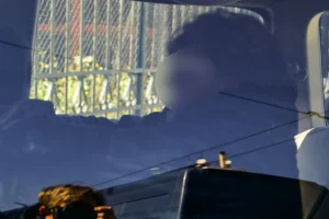 Φοβήθηκα μήπως είναι κακοποιοί, υποστήριξε ο μάνατζερ μοντέλων που συνελήφθη μετά από καταδίωξη – Υπό κράτηση μέχρι την αυριανή του δίκη