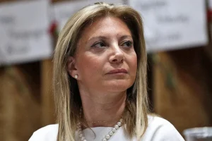 Τα γυρίζει η Καρυστιανού: Δεν μίλησα για εισβολείς αλλά για εισβολή -Δολίως παρερμηνεύεται οτιδήποτε λέω