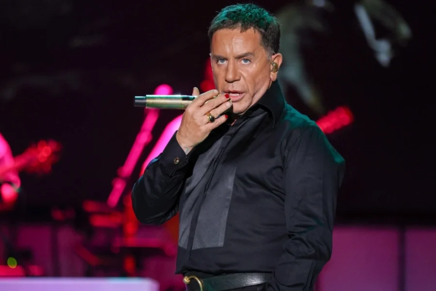 Γιώργος Μαζωνάκης: Είναι πάρα πολύ καλά, ήθελε να πάει να τραγουδήσει, είπε ο γιατρός του πριν το χειρουργείο