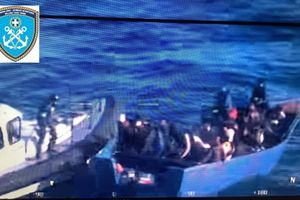 (ΦΩΤΟ) Ένας 21χρονος ο διακινητής των 67 μεταναστών στους Καλούς Λιμένες