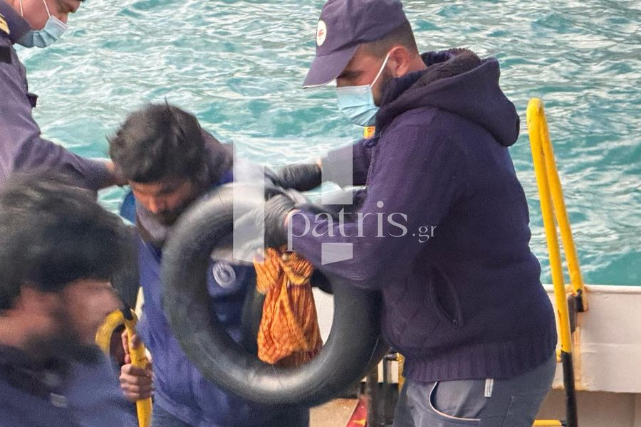 (ΦΩΤΟ) Πολύνεκρο ναυάγιο – Στο νοσοκομείο δύο άτομα που διασώθηκαν