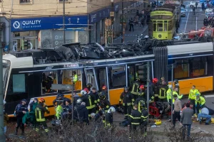 Σε λιποθυμία του οδηγού φέρεται να οφείλεται ο εκτροχιασμός του τραμ στο Μιλάνο