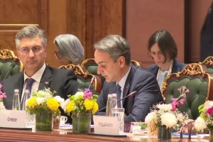 Μητσοτάκης από Ινδία: Προτεραιότητα να προστατεύσουμε τους νέους από τον ψηφιακό εθισμό