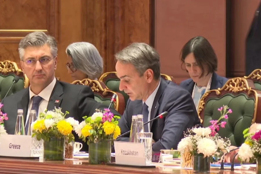 Μητσοτάκης από Ινδία: Προτεραιότητα να προστατεύσουμε τους νέους από τον ψηφιακό εθισμό