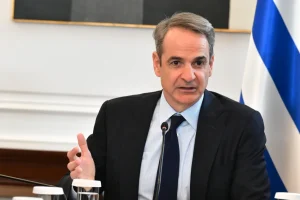 Επικοινωνία Μητσοτάκη με τον Εμίρη του Κατάρ και τον πρόεδρο των Εμιράτων για τις εξελίξεις στη Μέση Ανατολή