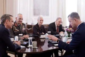 Συνάντηση Μητσοτάκη με τον ανώτατο διοικητή του ΝΑΤΟ στην Ευρώπη, τι συζήτησαν