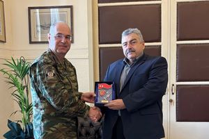 Ο νέος Διοικητής του Πεδίου Βολής στον Αντιπεριφερειάρχη Χανίων