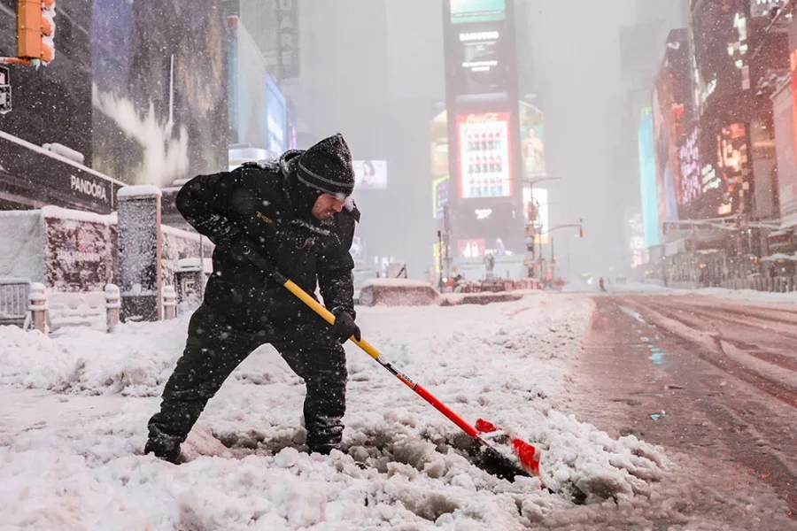 Σε κατάσταση έκτακτης ανάγκης η Νέα Υόρκη που «θάβεται» κάτω από το χιόνι, δείτε βίντεο