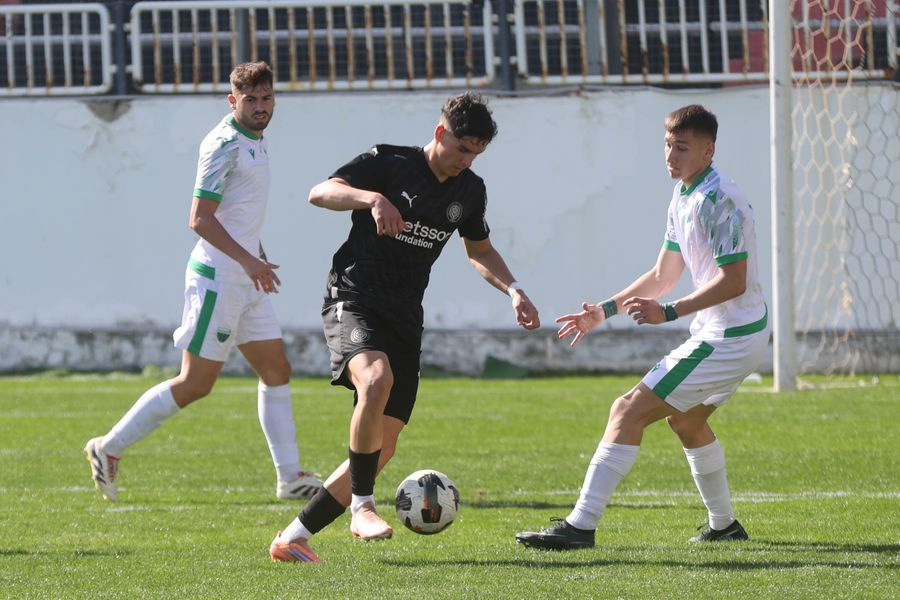 Στιγμιότυπο από το παιχνίδι της Κ-19 του ΟΦΗ με τον Λεβαδειακό