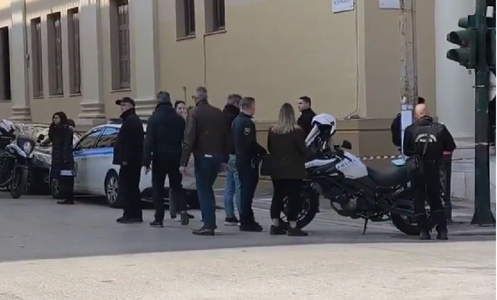 Εκκενώθηκε το Δικαστικό Μέγαρο της Πάτρας έπειτα από τηλεφώνημα για βόμβα