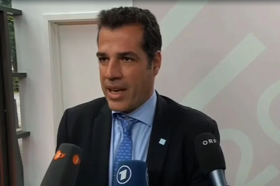 Πλεύρης: Επιβαρυμένα τα νησιά από τις ροές μεταναστών, στόχος η αποσυμφόρηση κι η στήριξή τους