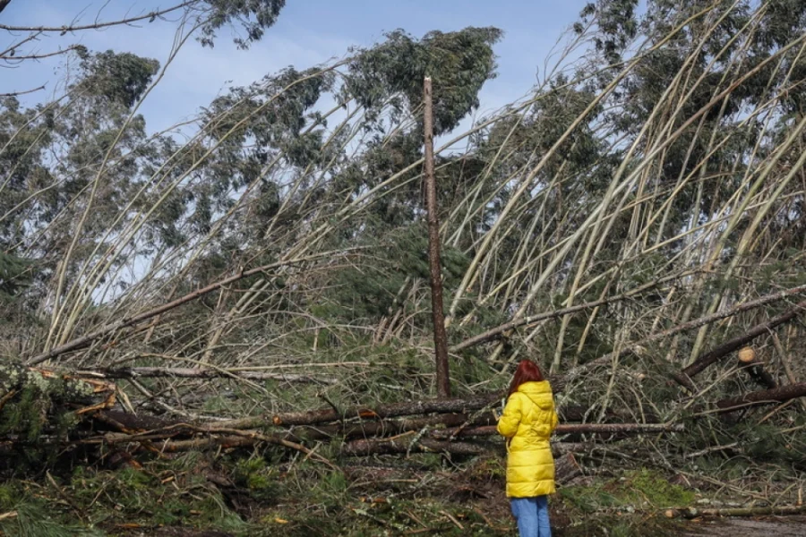Ζημιές δισεκατομμυρίων ευρώ στην Πορτογαλία από την κακοκαιρία Κριστίν