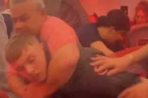 Χάος σε πτήση από Τουρκία για Μάντσεστερ με αίμα και… δόντια στο πάτωμα, δείτε βίντεο