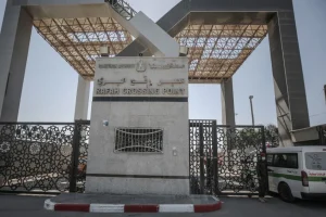 Το Ισραήλ ανοίγει ξανά τη Ράφα με αυστηρούς περιορισμούς και μόνο για πεζούς