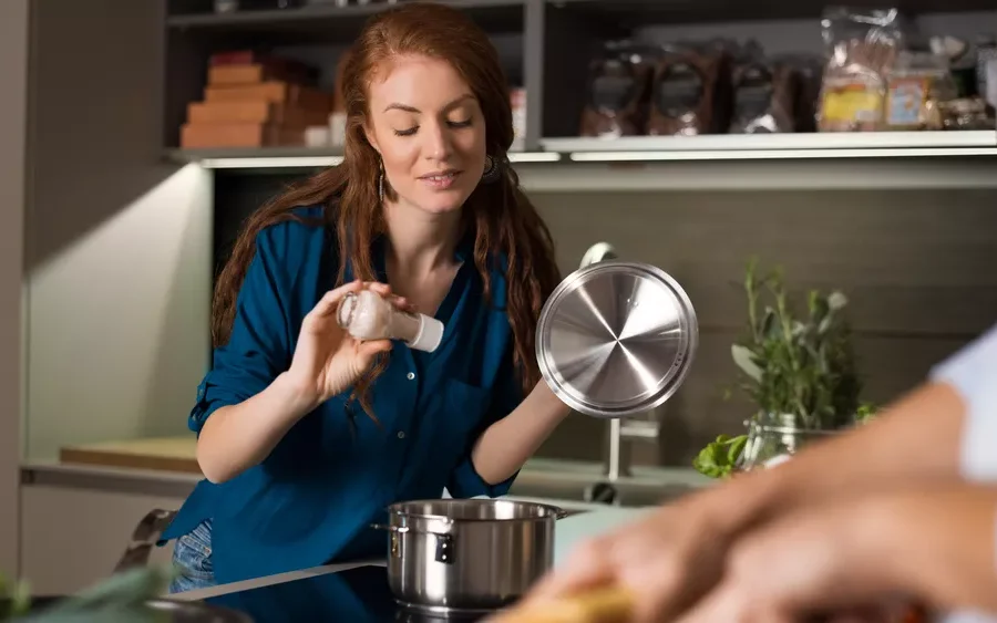 Τι συμβαίνει στον εγκέφαλο όταν τρώμε πολύ αλάτι για μήνες; Μελέτη απαντά