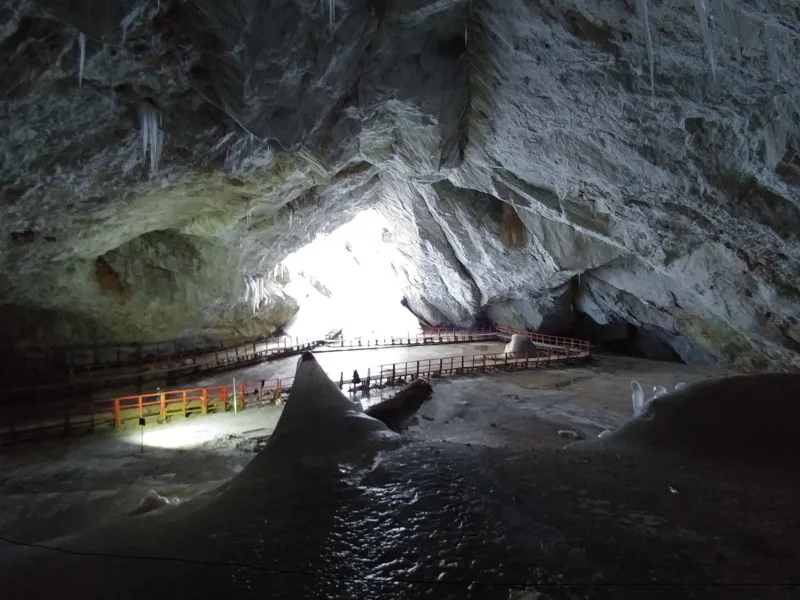 Ρουμανία: Ανθεκτικό σε σύγχρονα αντιβιοτικά βακτήριο βρέθηκε σε αρχαία σπηλιά πάγου