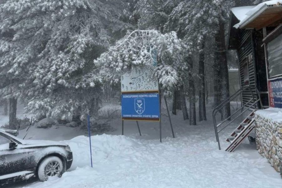 Σέρρες: Έντονη χιονόπτωση στον Λαϊλιά – Εγκλωβίστηκαν στον δρόμο 15 άτομα με τα αυτοκίνητά τους και κάλεσαν το 112