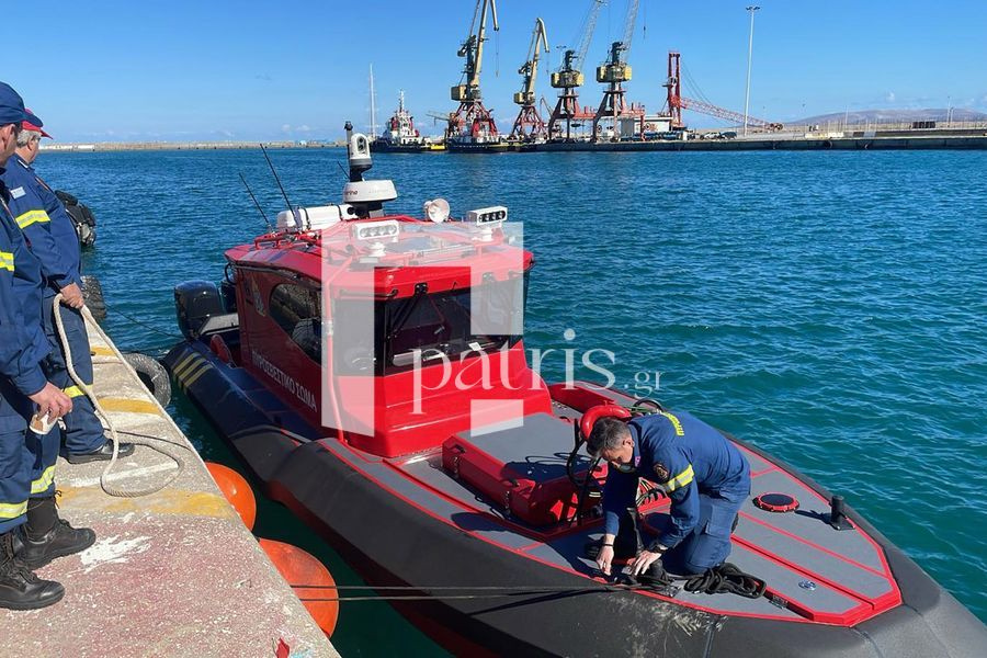 (ΦΩΤΟ – BINTEO) Στο λιμάνι Ηρακλείου το νέο πυροσβεστικό ταχύπλοο σκάφος