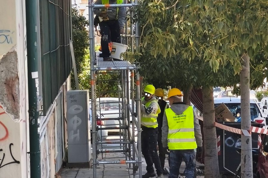 ΕΚΗ: Τοποθετήθηκαν σκαλωσιές γύρω από το κτήριο
