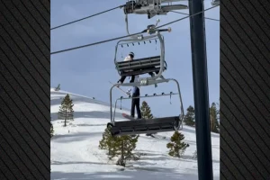 ΗΠΑ: 12χρονο κορίτσι κρέμεται στον αέρα από τελεφερίκ σε χιονοδρομικό, βίντεο από την τρομακτική πτώση