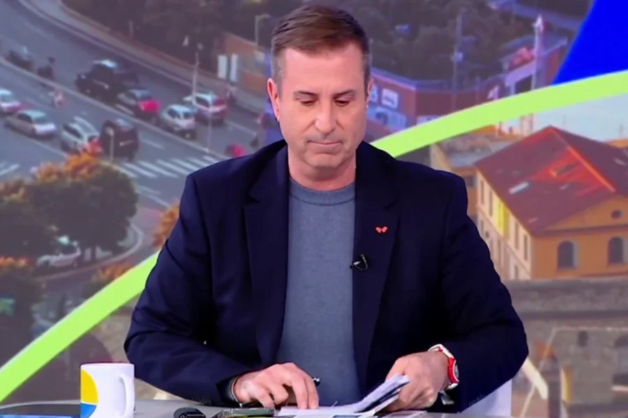 Βουρκωμένος ο Παναγιώτης Στάθης ανακοίνωσε ότι πέθανε η μητέρα του: «Το έμαθα πριν βγω στον αέρα»