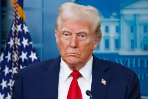 Ο Τραμπ επιβάλλει οριζόντιο παγκόσμιο δασμό 10%, μετά την απόφαση του Ανώτατου Δικαστηρίου