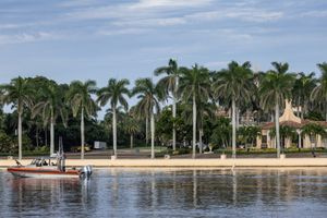 Ένοπλος πυροβολήθηκε και σκοτώθηκε από τις Μυστικές Υπηρεσίες αφού εισήλθε στο Μαρ-α-Λάγκο του Τραμπ