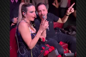 Ο Αλέξανδρος Τσουβέλας πήγε στην Κατερίνα Λιόλιου και τραγούδησε Σώτη Βολάνη