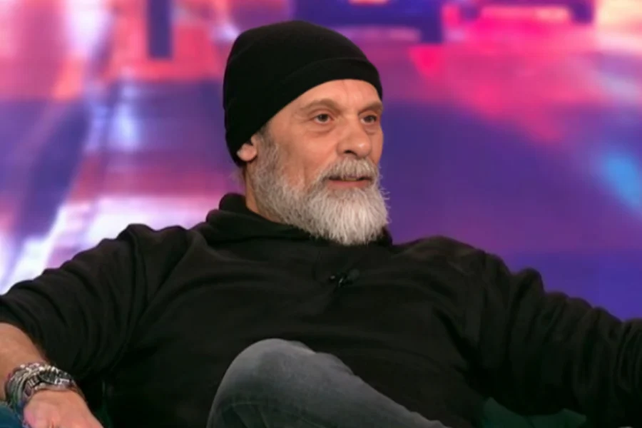 Τζώνυ Θεοδωρίδης: Ο Γιάννης Δαλιανίδης μου είχε πει ότι αν έβγαινα με το κανονικό μου όνομα, θα με έλεγαν ψωνάρα