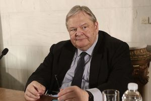 Βενιζέλος: Το πρόβλημα της χώρας δεν είναι συνταγματικό, είναι η βαθιά κρίση αξιοπιστίας των θεσμών