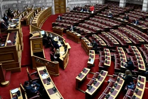 Boυλή: Στην ολομέλεια την Τετάρτη το νέο πλαίσιο για τη νόμιμη μετανάστευση