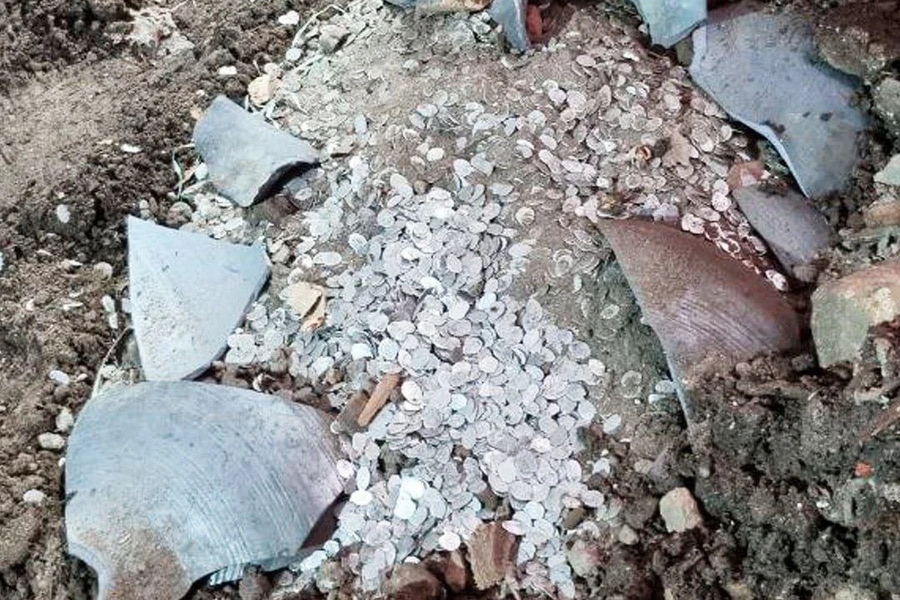 Θησαυρός με 20.000 ασημένια νομίσματα ανακαλύφθηκε κατά την αναπαλαίωση ιστορικής οικίας εμπόρου