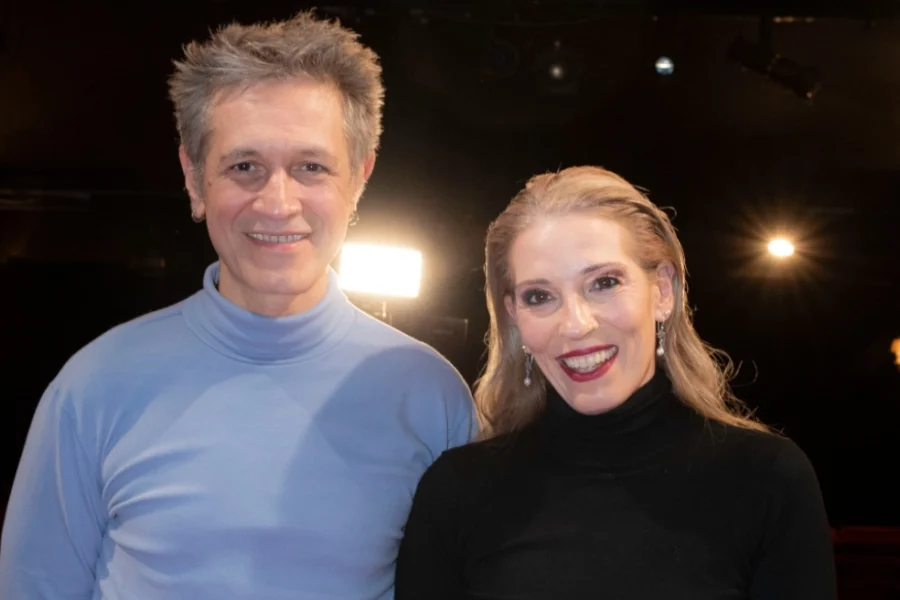 «Κάποιος νόμιζε ότι όντως γινόταν βιασμός»: Η παρεξήγηση που έφερε την αστυνομία μέσα στην παράσταση του Αιμίλιου Χειλάκη