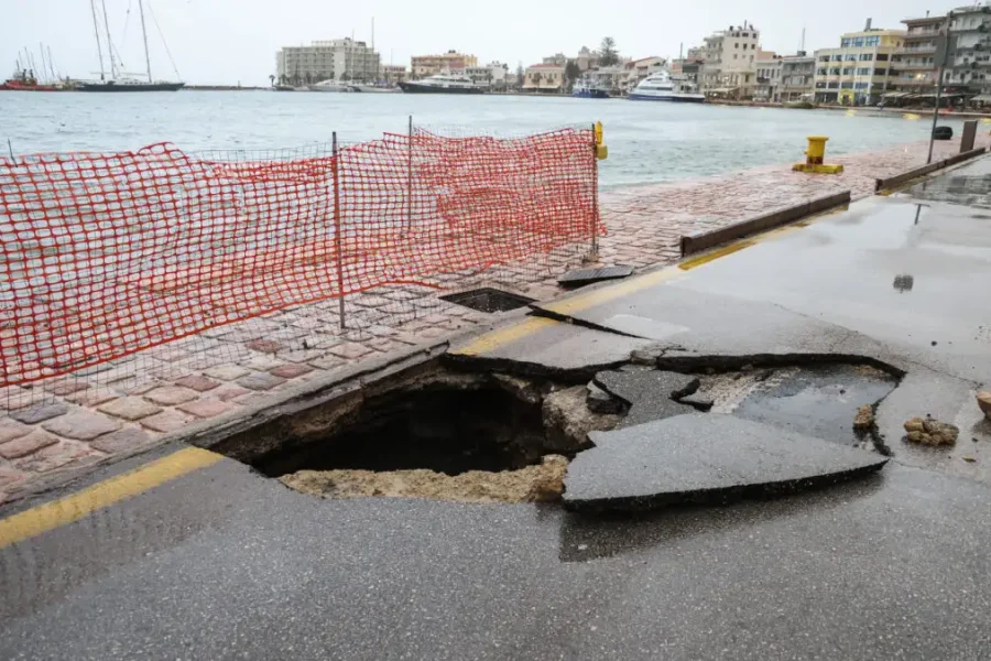 Κακοκαιρία: Αμέτρητες καθιζήσεις, κατολισθήσεις και πλημμύρες σε Τζουμέρκα, νησιά του Αιγαίου και Ήπειρο