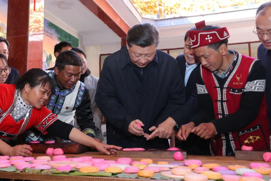 Κοσμοπλημμύρα στο ζαχαροπλαστείο που επισκέφτηκε ο Σι Τζινπίνγκ – Τι αγόρασε για 5,5 ευρώ