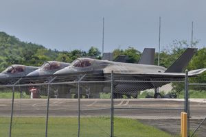 Γιγαντιαία κινητοποίηση της πολεμικής αεροπορίας των ΗΠΑ στη Μέση Ανατολή, F-22 πέρασαν από τη Βρετανία, F-35 στη Σούδα