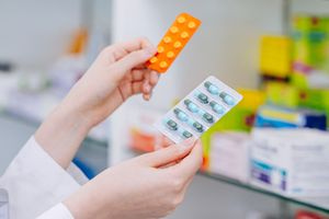 Φάρμακα Υψηλού Κόστους από τα φαρμακεία: Ξεκινά η δωρεάν διάθεσή τους, τι πρέπει να κάνουν οι ασφαλισμένοι