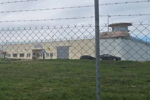 Πώς έγινε η δολοφονία του ισοβίτη στις φυλακές Δομοκού: Το τυφλό σημείο, ο Αλκέτ Ριζάι και ο Βούλγαρος που «έσωσε» τον αρχιφύλακα