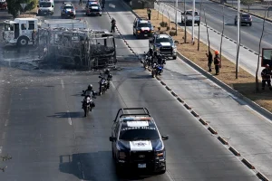 Χάος στο Μεξικό μετά την εξόντωση του βαρόνου των ναρκωτικών «Ελ Μέντσο»: Επιθέσεις σε αεροδρόμια, φωτιές και οδοφράγματα από το καρτέλ του, βίντεο