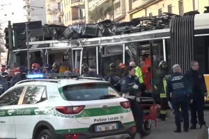 Εκτροχιασμός τραμ στο Μιλάνο – Πληροφορίες για έναν νεκρό και αρκετούς τραυματίες