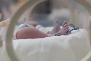 Στη ΜΕΘ Ρίου σε κρίσιμη κατάσταση νοσηλεύεται βρέφος με μηνιγγίτιδα