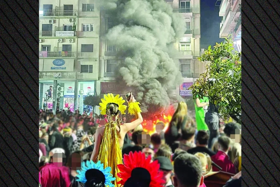 Φωτιές, ξεριζωμένα δέντρα και χοροί πάνω σε ΙΧ στο καρναβάλι Πάτρας, στη Δικαιοσύνη προσφεύγουν οι διοργανωτές για τους βανδάλους