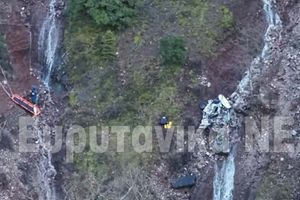 Τροχαίο στην Ευρυτανία: ΙΧ έπεσε σε γκρεμό 300 μέτρων